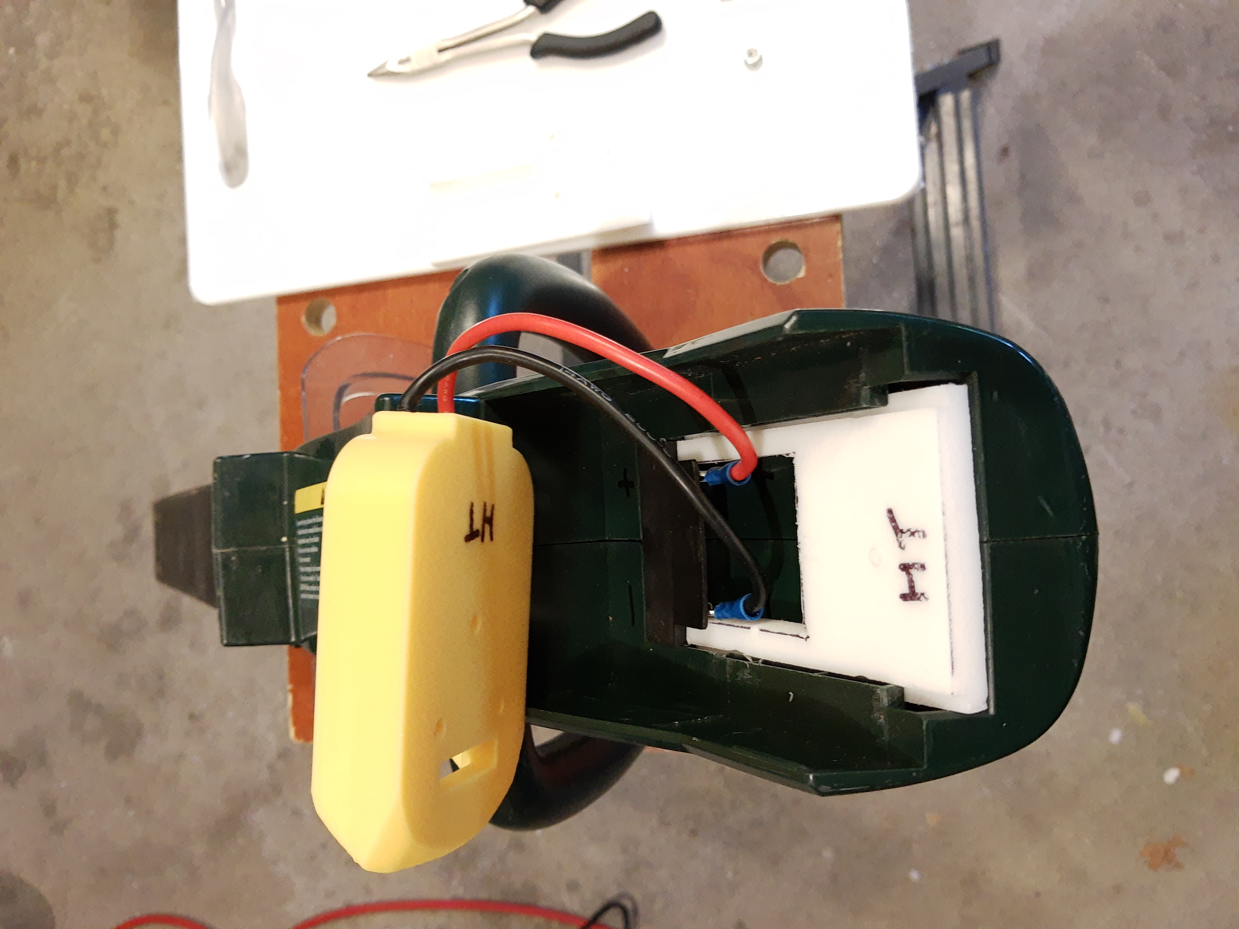 Partial assembly of parts on hedge trimmer